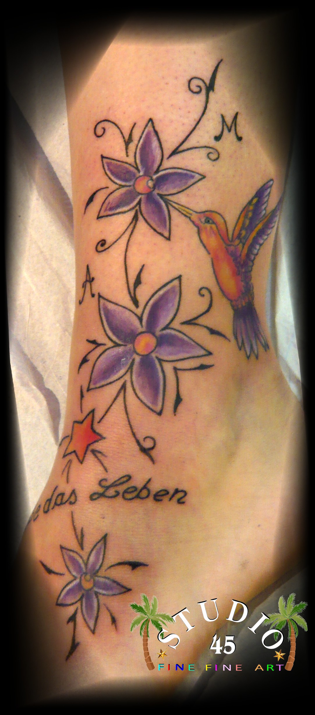 Fuss Kolibri Flowers Lebe das Leben Tattoo bunt Recklinghausen STUDIO 45